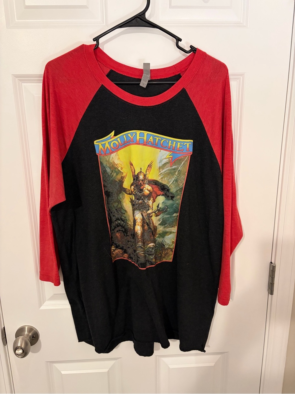 Gildan Black and Red Raglan Long Sleeve Tee with Molly Hatchet Graphic XL